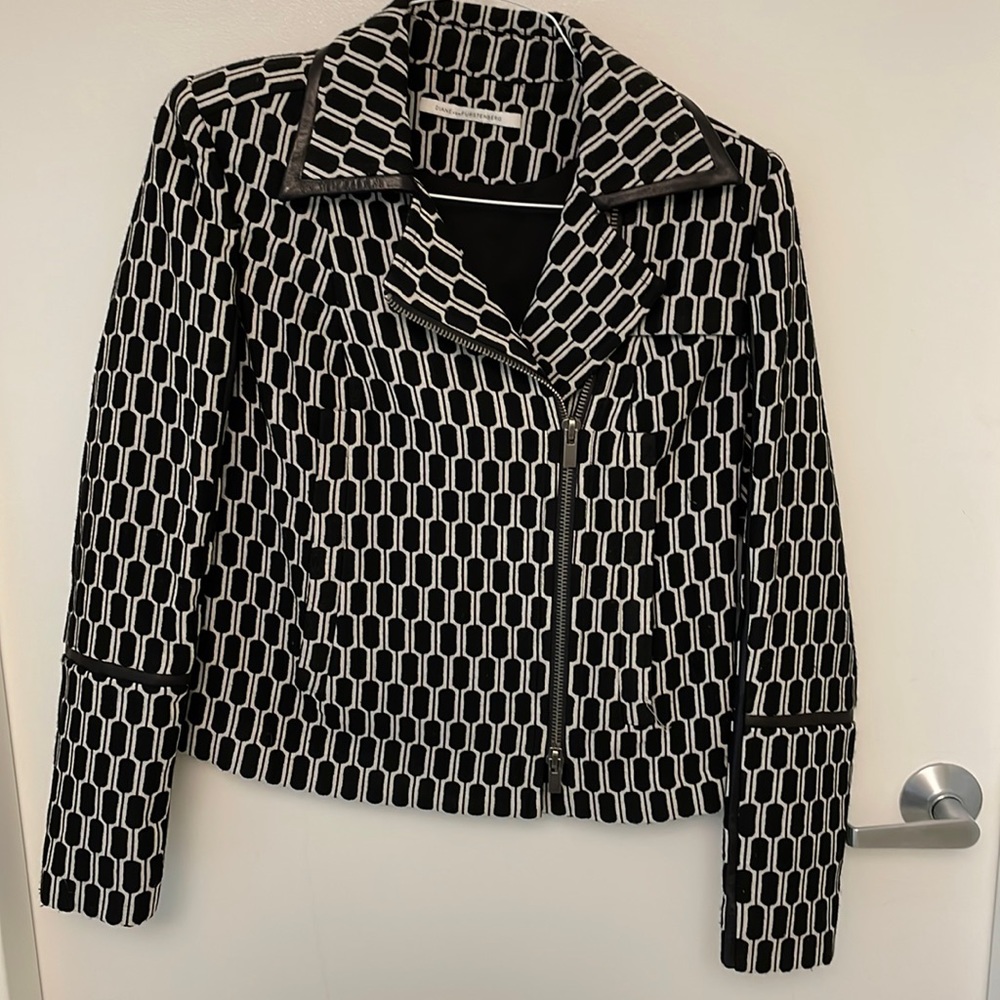 Cropped black and white Diane Von Furstenberg jacket, size 8